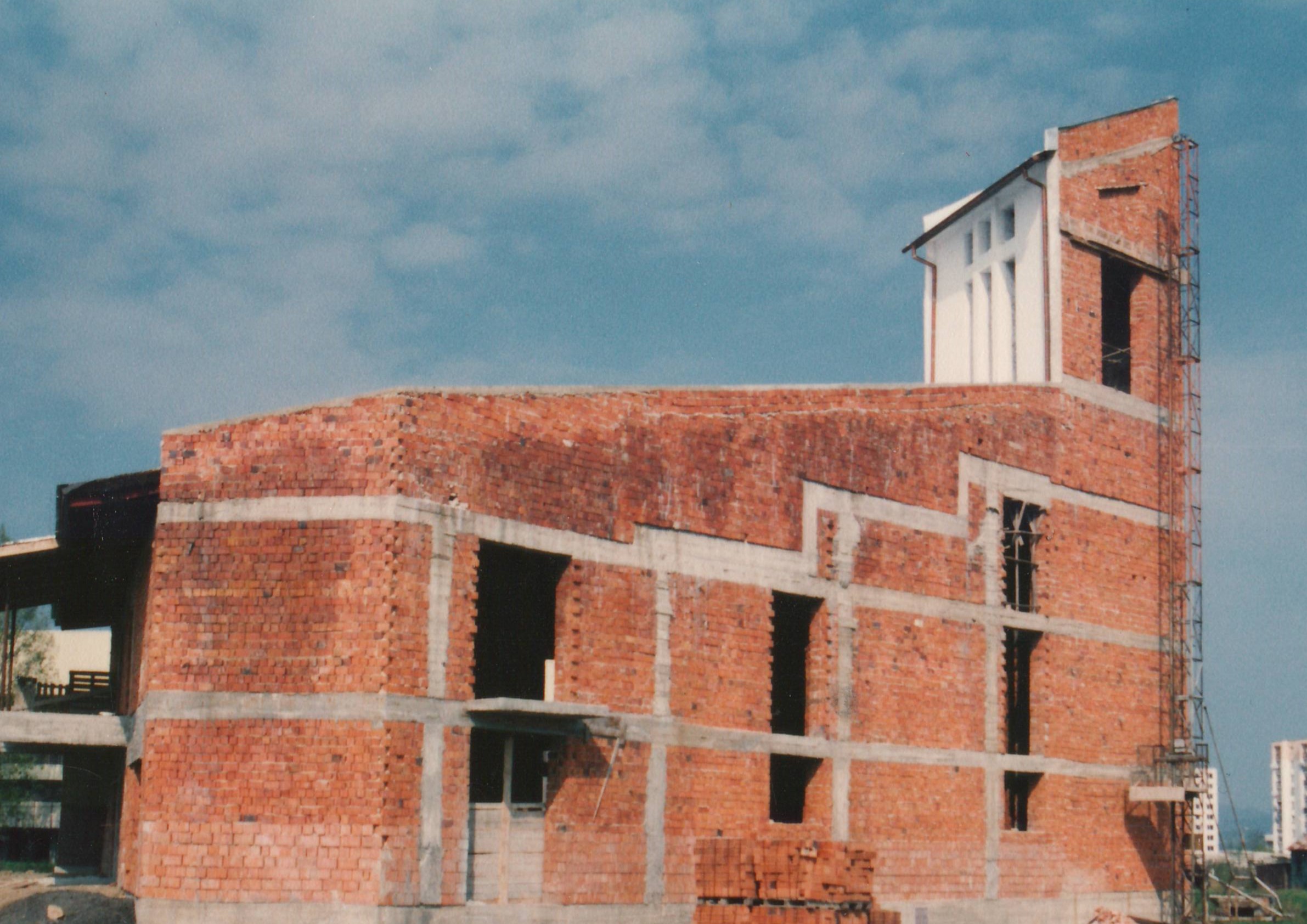 V 2f - Po prístavbe veže 1994