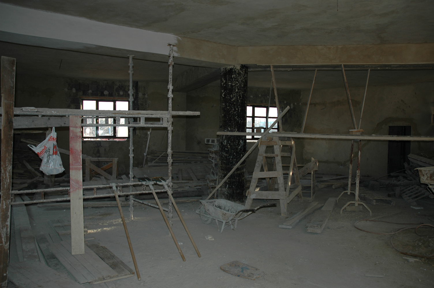 V 3b - Zborová budova prízemie 2003