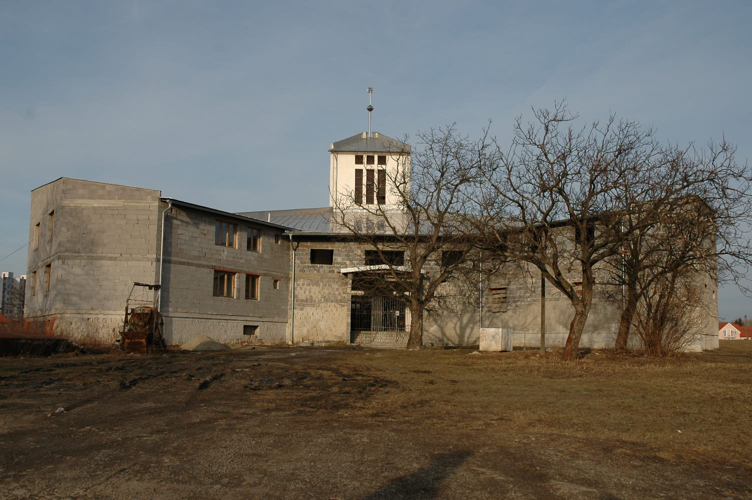 V 4e - Pohľad západný,kostol, fara,zborovka 2006