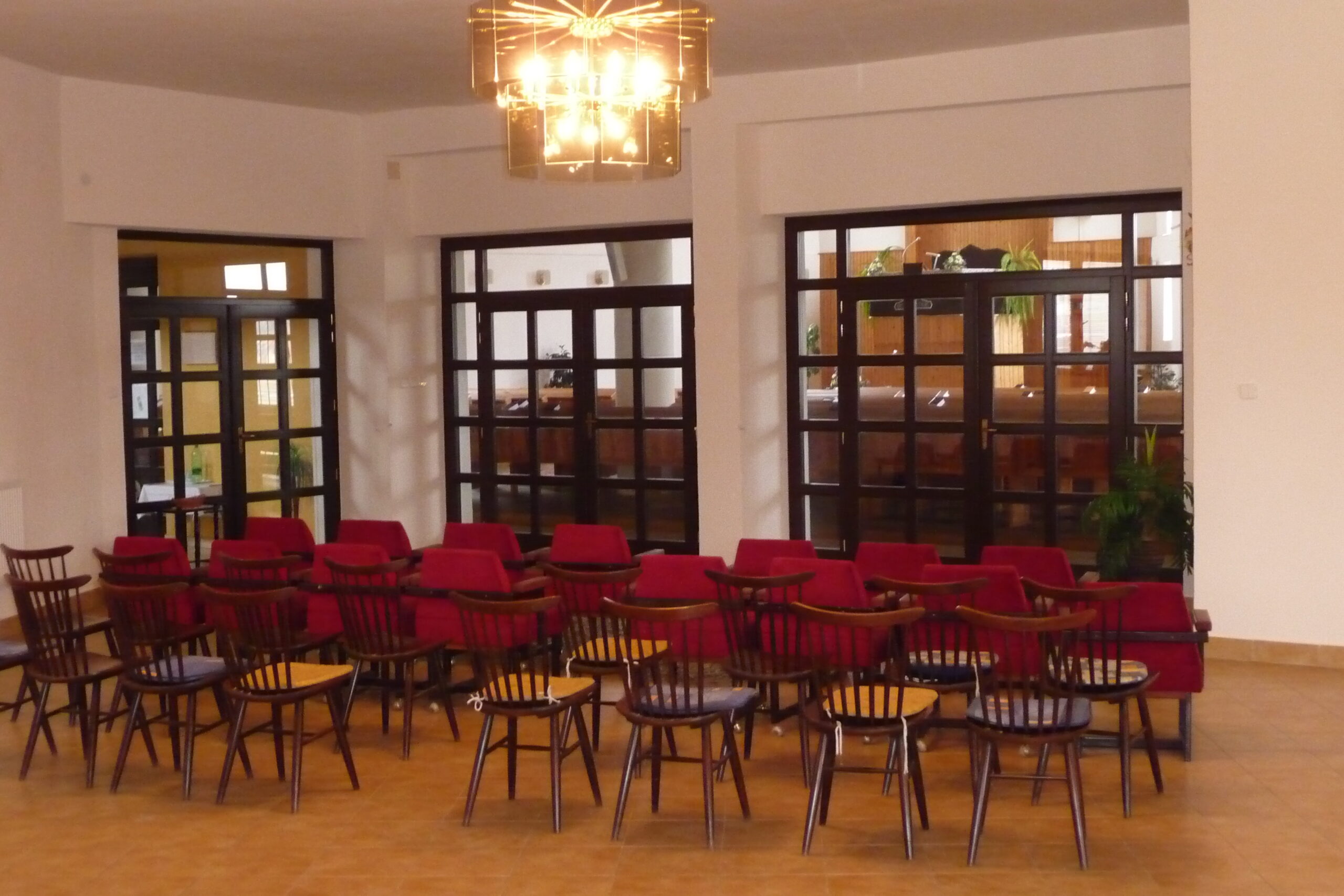V 4h - Pohľad zo zborovej siene do hl. chrámovej lode 2010